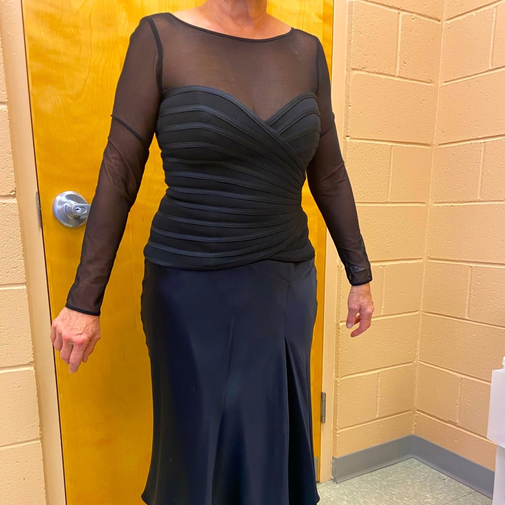 Vintage 2 Piece, top is a size 6, Silk skirt is a 8 tall
